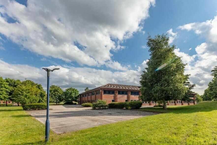 Gadbrook Park, Northwich à vendre - Photo de l’immeuble – Image 2 sur 4