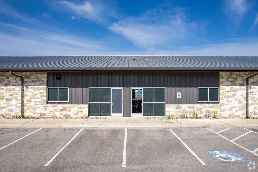 200 Lehman Rd, Kyle, TX à louer - Photo de l’immeuble – Image 3 sur 7