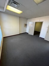2425 N Meridian St, Indianapolis, IN à louer Photo intérieure– Image 2 sur 5