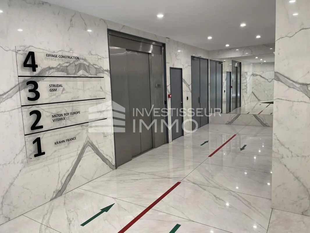 Bureau dans Avon à louer Hall d’entrée– Image 1 sur 2