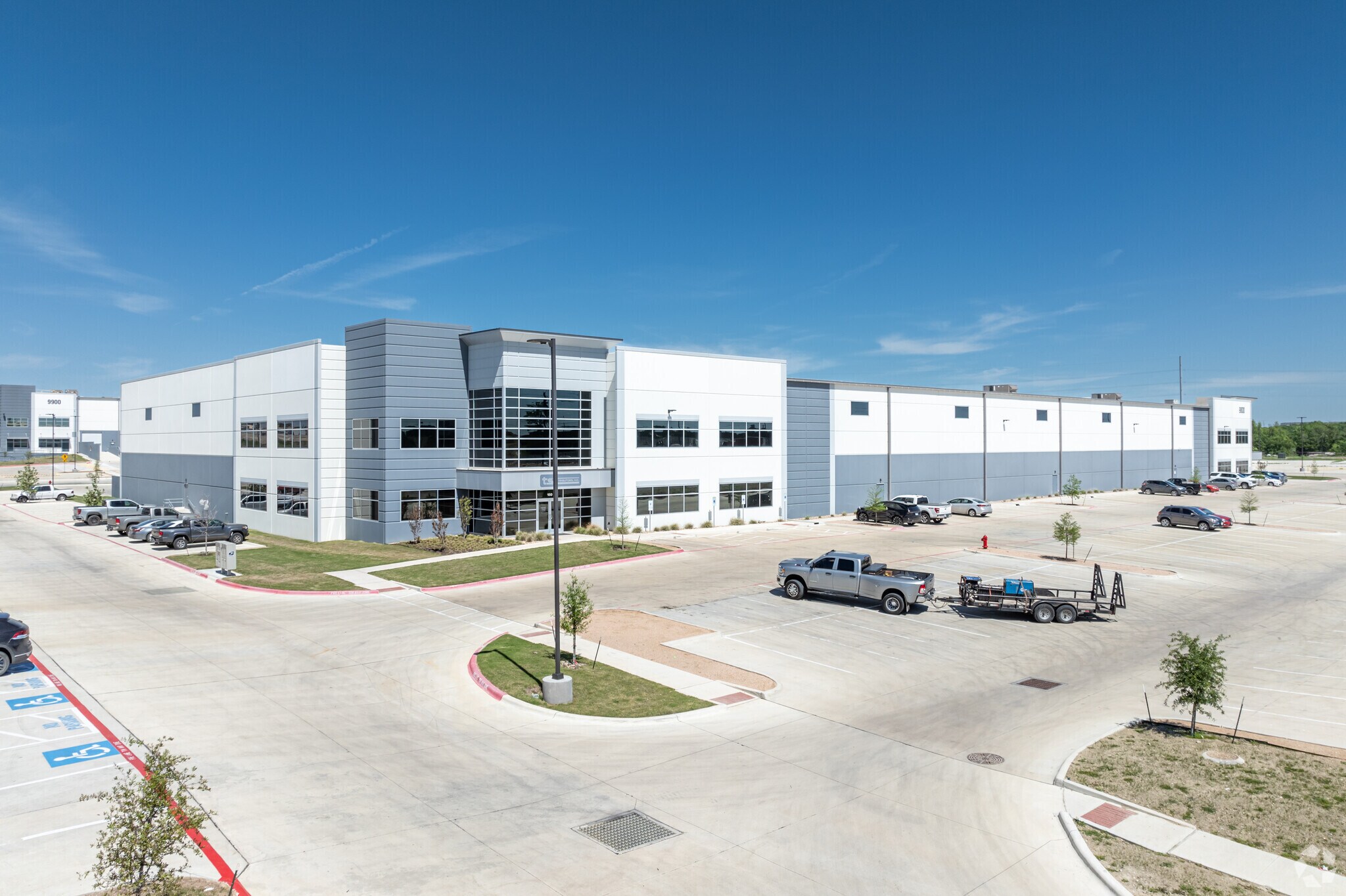 9800 Decker Ln, Austin, TX à louer Photo principale– Image 1 sur 17