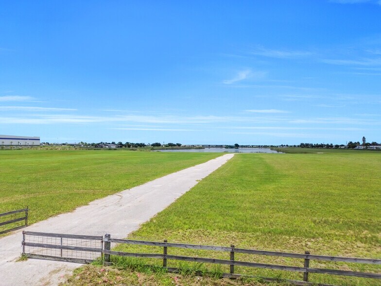 27100 Jones Loop Rd, Punta Gorda, FL à vendre - Aérien – Image 3 sur 18