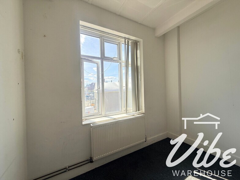 445 Wick Ln, Londres à louer - Photo de l’immeuble – Image 3 sur 10
