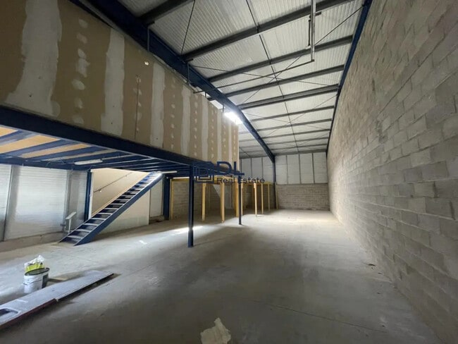 Plus de détails pour Industriel/Logistique à louer