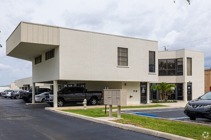 1194 Old Dixie Hwy, Lake Park, FL à louer - Photo principale – Image 1 sur 6