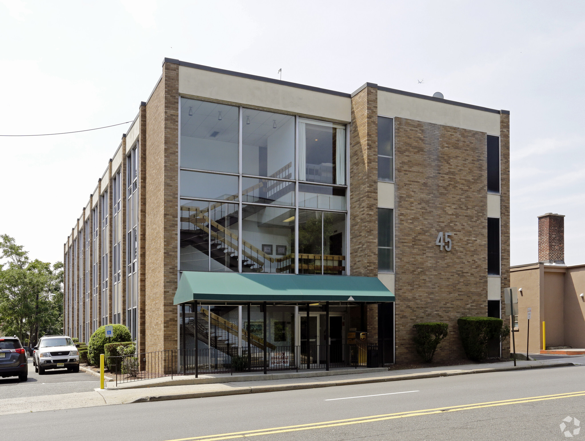 45 Essex St, Hackensack, NJ à louer Photo principale– Image 1 sur 5