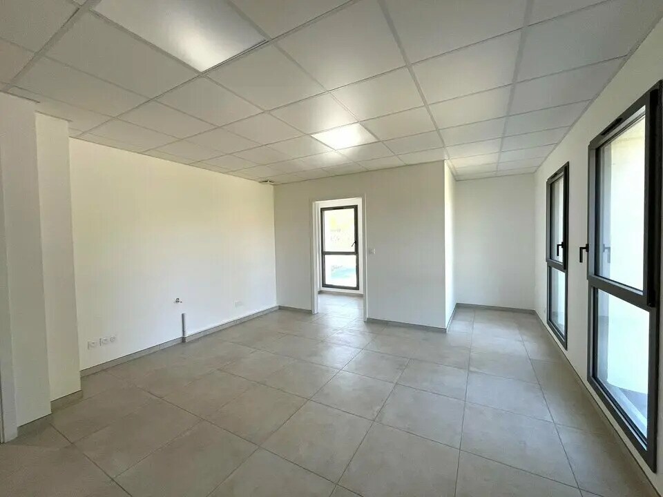 Bureau dans Lorgues à louer Photo intérieure– Image 1 sur 4