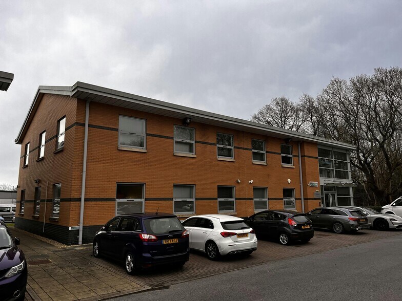 Solent Way, Fareham à vendre - Photo de l’immeuble – Image 1 sur 2