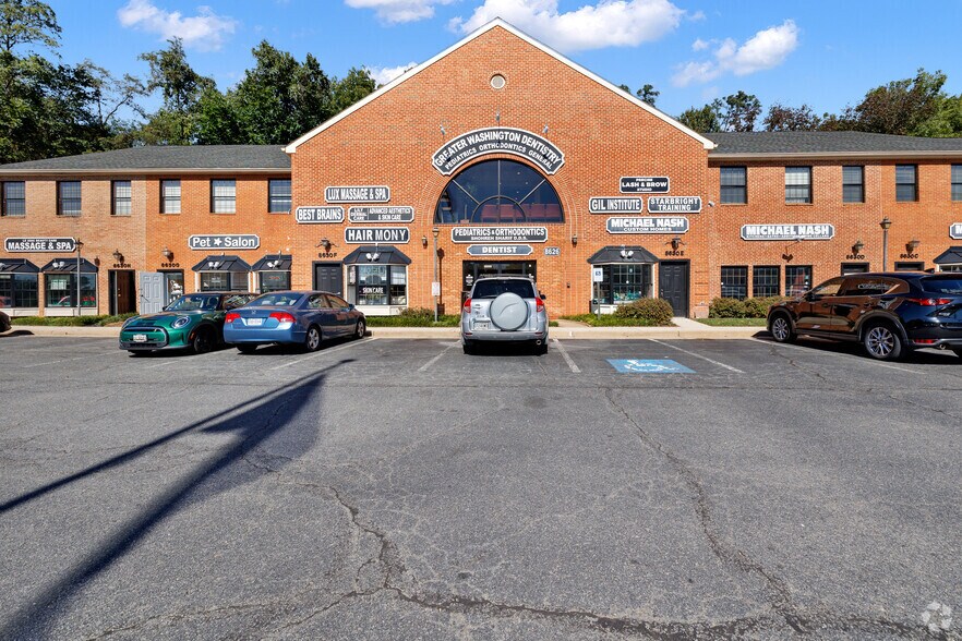 8626-8630 Lee Hwy, Fairfax, VA à louer - Photo de l’immeuble – Image 3 sur 17
