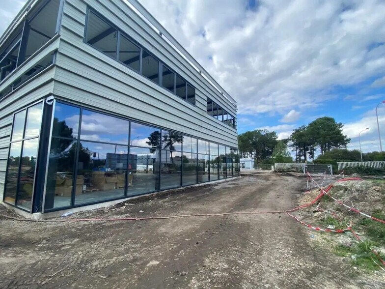 3 Rue Toussaint Catros, Le Haillan à louer - Photo de l’immeuble – Image 2 sur 27