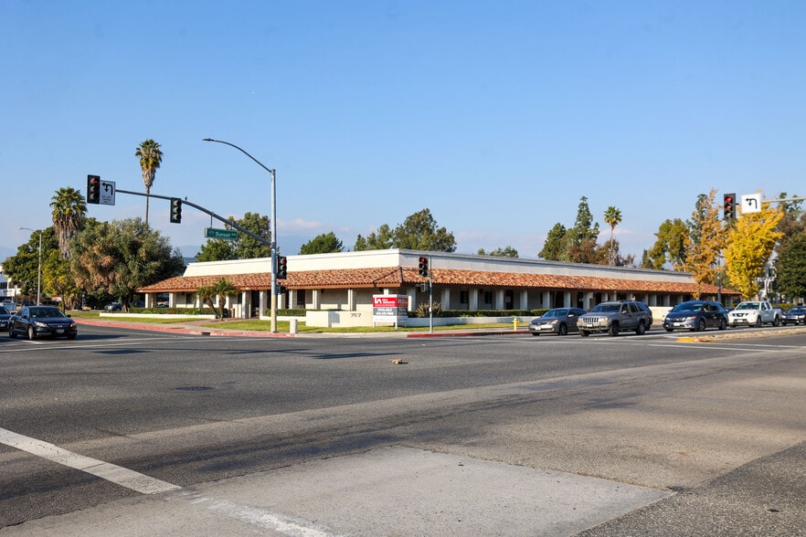 767 S Sunset Ave, West Covina, CA à louer - Photo principale – Image 1 sur 11