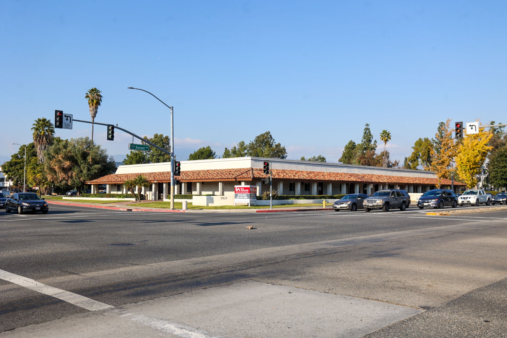 767 S Sunset Ave, West Covina, CA à louer Photo principale– Image 1 sur 12