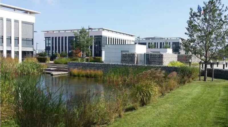 3 Boulevard Jean Moulin, Élancourt à louer - Photo de l’immeuble – Image 2 sur 12