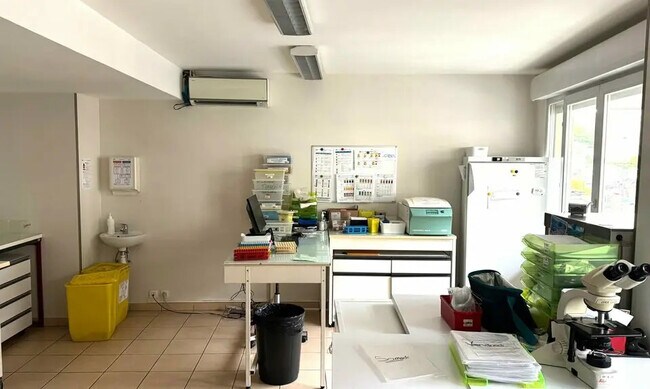 Plus de détails pour Local commercial à louer