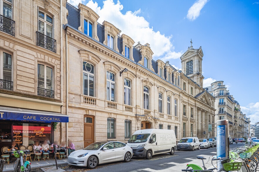 3 Rue Roquépine, Paris à louer - Photo de l’immeuble – Image 3 sur 3