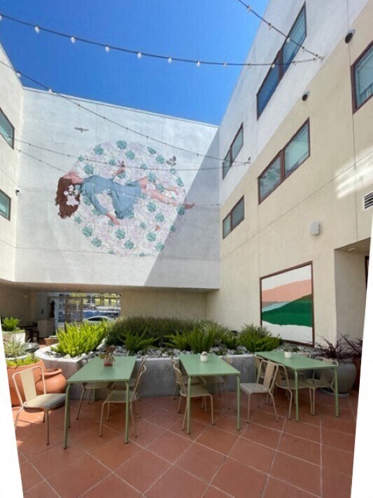 5170 W Adams Blvd, Los Angeles, CA à louer Photo de l’immeuble– Image 1 sur 9