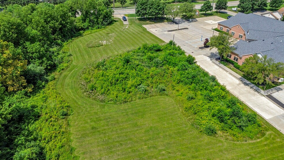 38500 Garfield Rd, Clinton Township, MI à vendre - Aérien – Image 2 sur 14