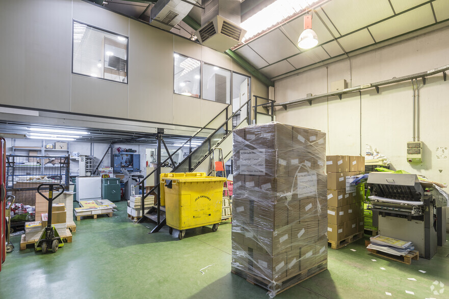 Industriel/Logistique dans San Fernando de Henares, Madrid à vendre - Photo de l’immeuble – Image 3 sur 30