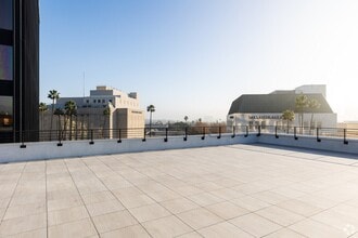 9632-9648 Brighton Way, Beverly Hills, CA à louer Photo intérieure– Image 2 sur 9