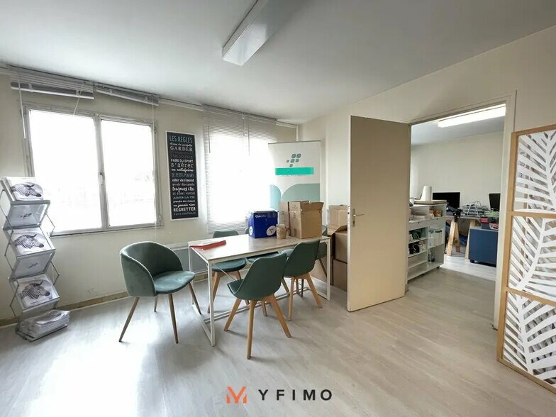 Bureau dans Buchelay à louer - Photo de l’immeuble – Image 3 sur 5