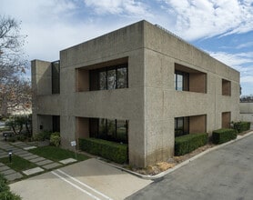 15 Marconi, Irvine, CA à louer Photo de l’immeuble– Image 2 sur 8