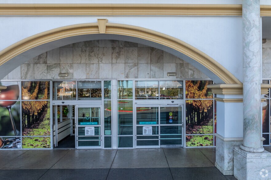 710-740 S Rampart Blvd, Las Vegas, NV à vendre - Photo de l’immeuble – Image 3 sur 5