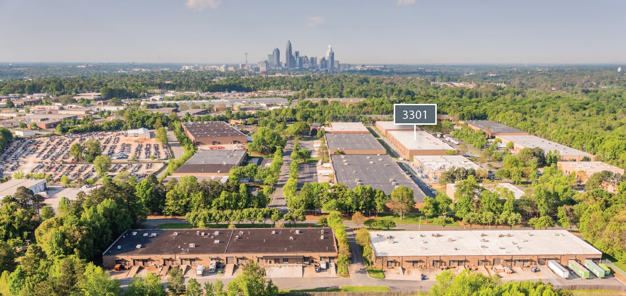 3301 Woodpark Blvd, Charlotte, NC à louer Photo de l’immeuble– Image 1 sur 7