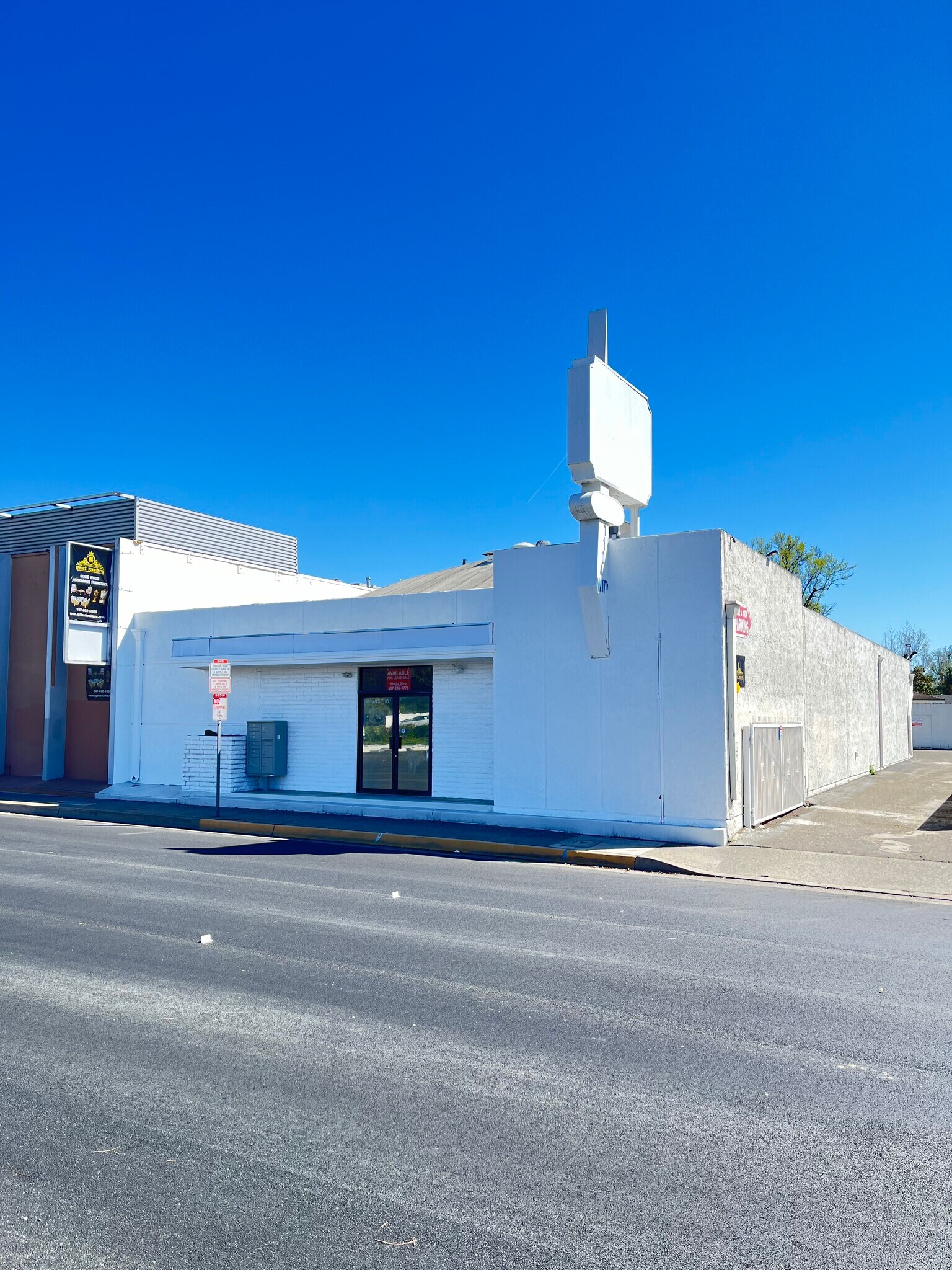 1104 W 17th St, Santa Ana, CA à louer Photo principale– Image 1 sur 3