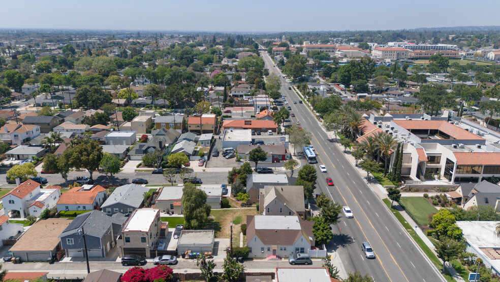 900 E Chapman Ave, Fullerton, CA à vendre - Photo de l’immeuble – Image 2 sur 14