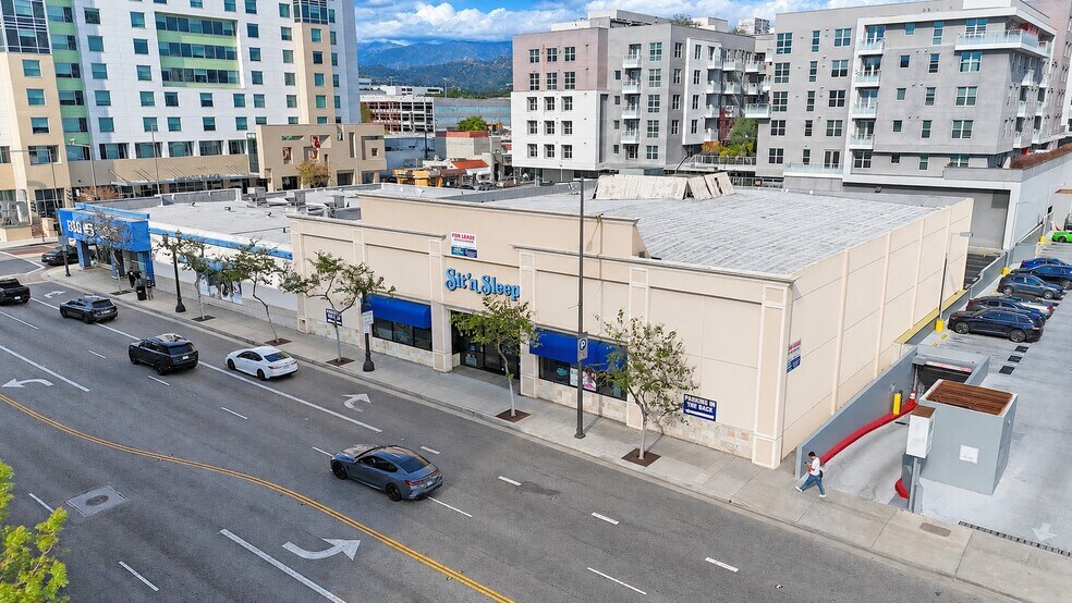 130-144 N Central Ave, Glendale, CA à louer - Photo de l’immeuble – Image 2 sur 21