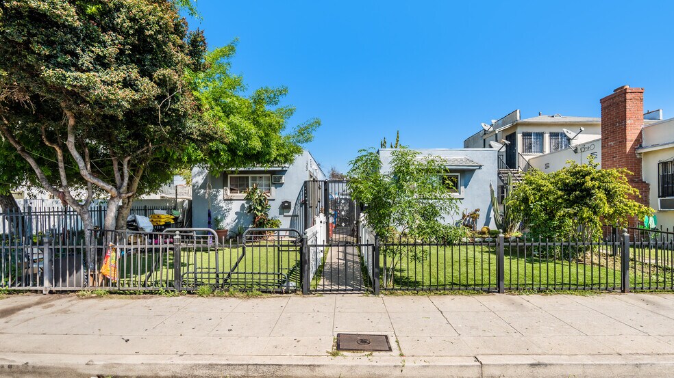 1361 W Vernon Ave, Los Angeles, CA à vendre - Photo de l’immeuble – Image 2 sur 17