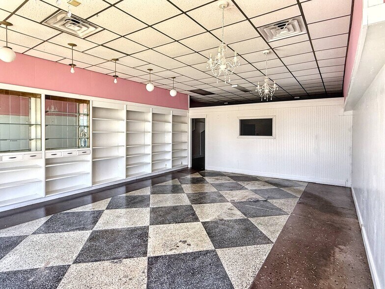 109 W Monroe St, Herrin, IL à vendre - Photo de l’immeuble – Image 2 sur 19