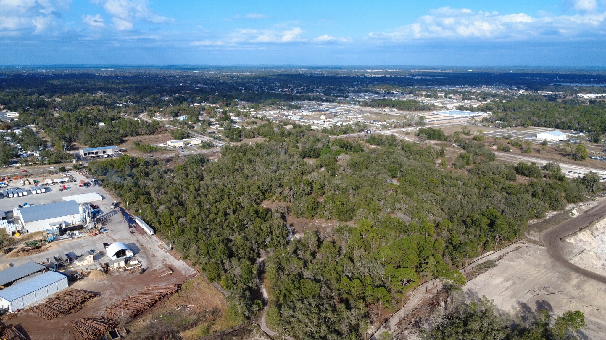 18614 County Line Rd, Spring Hill, FL à louer Photo principale– Image 1 sur 4