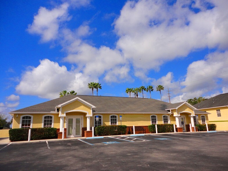 6937 Medical View Ln, Zephyrhills, FL à louer - Photo de l’immeuble – Image 2 sur 40