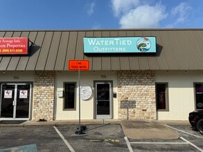 706 2nd St, Marble Falls, TX à louer Photo intérieure– Image 2 sur 21