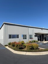 2117-2127 S Grand Ave, Santa Ana, CA à louer Photo intérieure– Image 1 sur 1