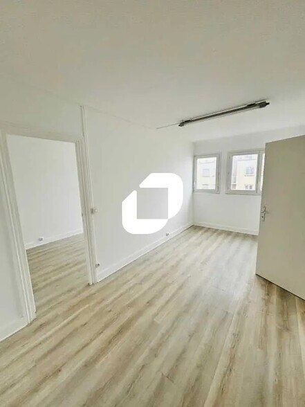 Bureau dans Nanterre à louer - Photo de l’immeuble – Image 2 sur 9