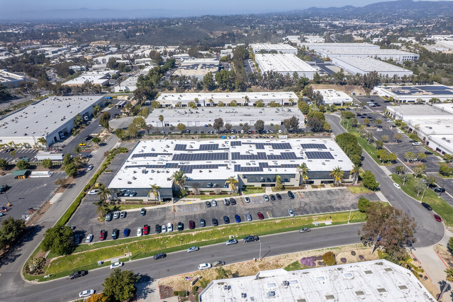 970 Park Center Dr, Vista, CA à louer - Photo de l’immeuble – Image 2 sur 10