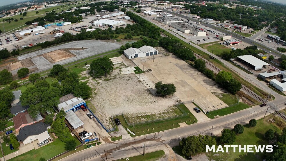 5504 Forest Hill Dr, Fort Worth, TX à vendre - Photo de l’immeuble – Image 2 sur 3