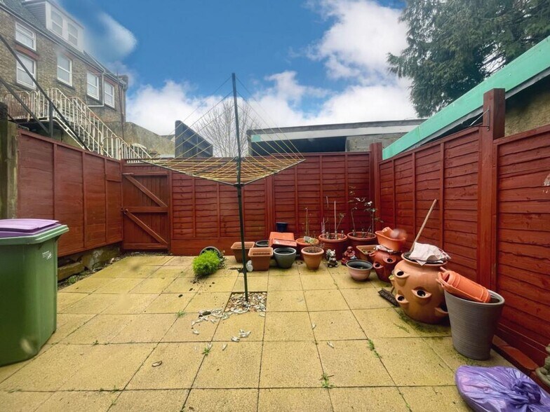 7 Black Bull Road, Folkestone à vendre - Photo de l’immeuble – Image 3 sur 14