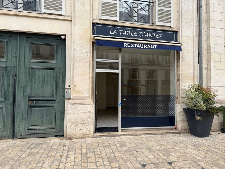 16 Rue Jeanne D'Arc, Orléans à vendre - Photo principale – Image 1 sur 8