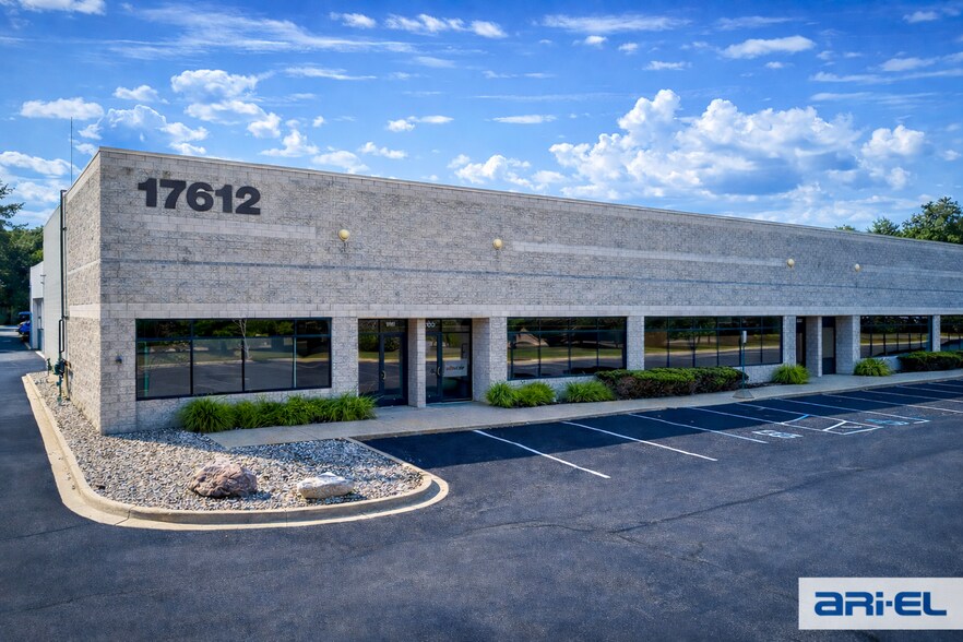 17901 Woodland Dr, New Boston, MI à louer - Photo de l’immeuble – Image 2 sur 4