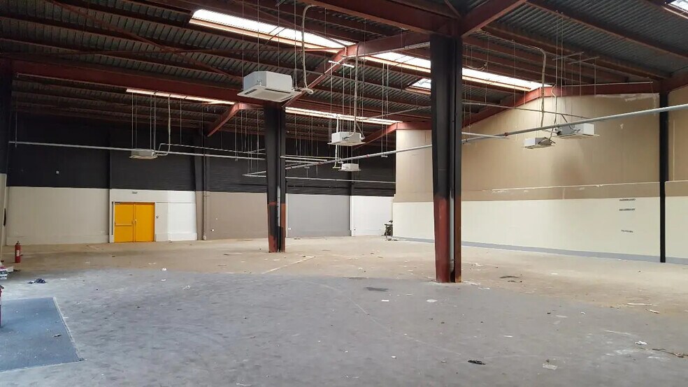 Local commercial dans GONFREVILLE-L'ORCHER à louer - Photo de l’immeuble – Image 2 sur 4