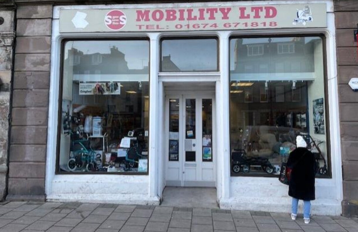 116 High St, Montrose à louer Photo de l’immeuble– Image 1 sur 2