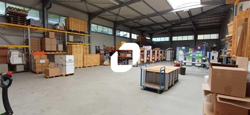 Local d'activités dans Aubergenville à vendre - Photo de l’immeuble – Image 2 sur 22