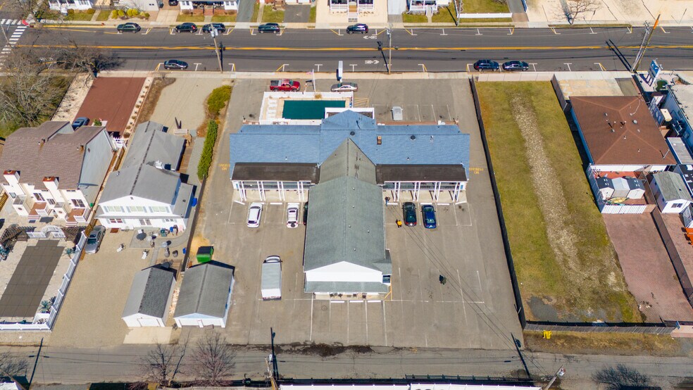 210 Arnold Ave, Point Pleasant Beach, NJ à vendre - Photo de l’immeuble – Image 2 sur 9