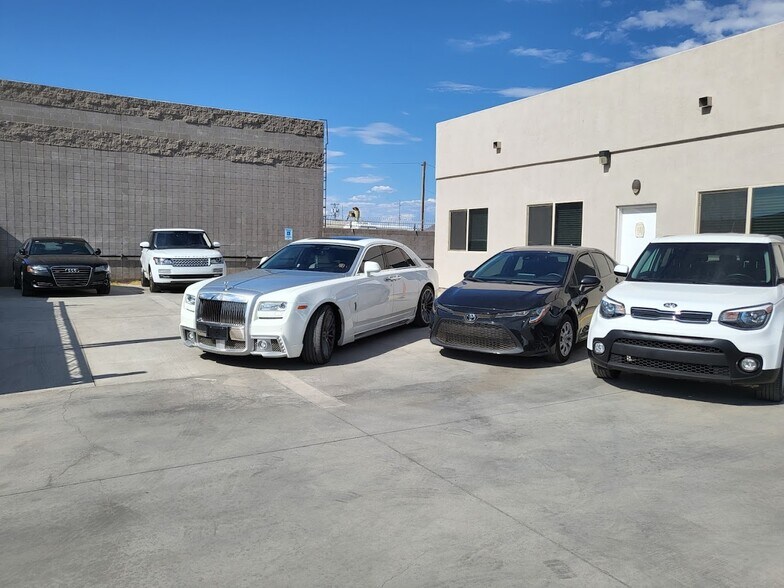 22039 N 24th Ave, Phoenix, AZ à louer - Photo de l’immeuble – Image 2 sur 15