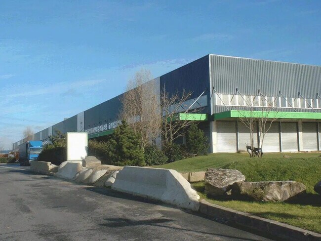 Plus de détails pour Bureau, Industriel/Logistique à louer