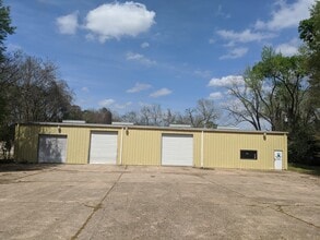 105 Hubert St, Cleveland, TX à vendre Photo intérieure– Image 1 sur 2