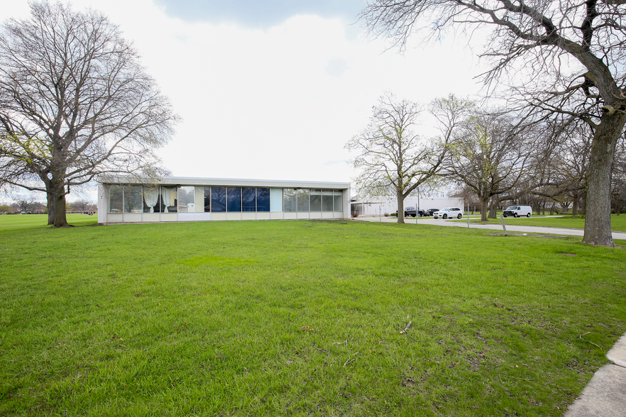 646 Chicago Rd, Chicago Heights, IL à louer - Photo de l’immeuble – Image 3 sur 37